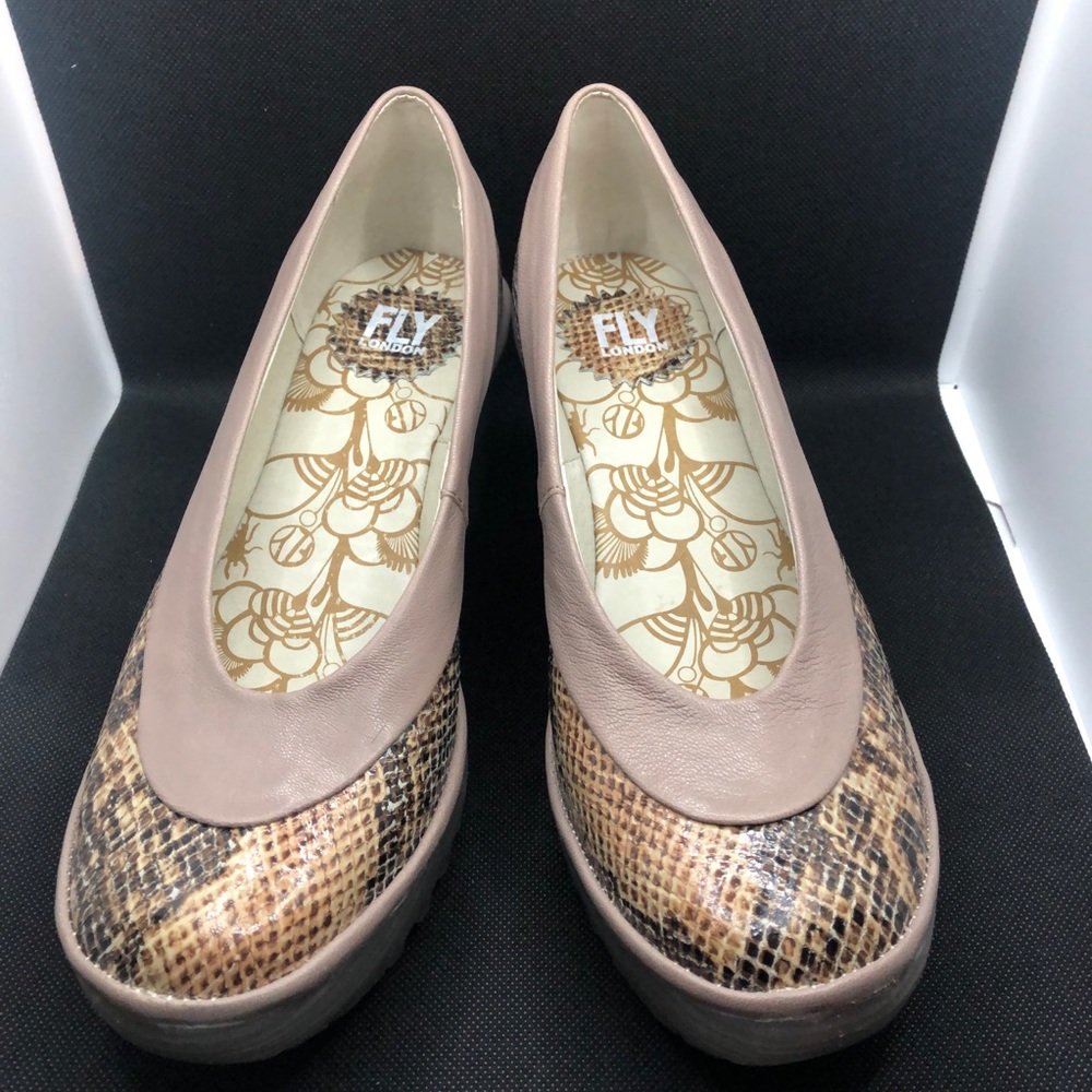 NWOT Fly London Yoko Wedge Size 39
